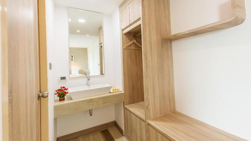 B2 Ubon Premier Hotel Ubon Ratchathani Buitenkant foto